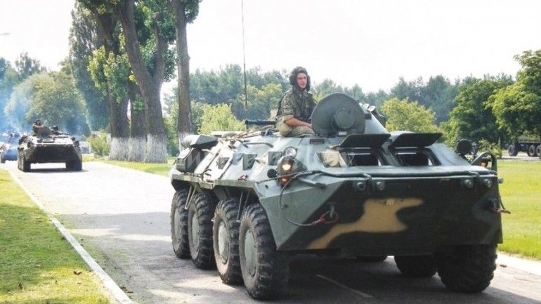 Transporter BTR-80 jednej z brygad mobilnych wchodzących w skład białoruskich SSO. Fot. www.mil.by