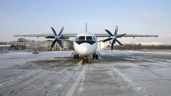 Lekki samolot transportowo-pasażerski An-140 - fot. Awiakor