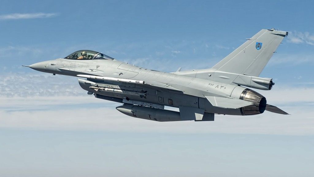 Samolot F-16C przeznaczony dla sił powietrznych Sułtanatu Omanu. Docelowo na ich wyposażeniu znajdzie się 24 samolotów F-16C/D w nowoczesnej konfiguracji, w tym 12 samolotów nowej partii oraz 12 zmodernizowanych, dostarczonych w latach 2005 – 2006. Fot. Elizabeth L. Kaszynski/Lockheed Martin