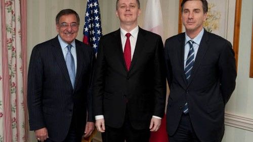 Od lewej: Leon Panetta, Tomasz Siemoniak i były ambasador USA w Polsce Lee Feinstein- fot.  Ambasada Stanów Zjednoczonych w Polsce 