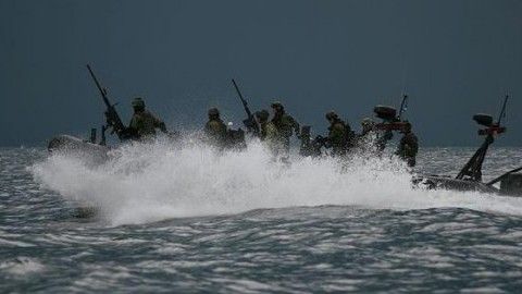 Operatorzy sił specjalnych w czasie działań na morzu - fot. Dowództwo Wojsk Specjalnych