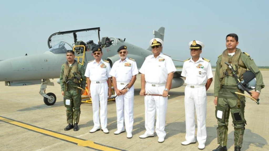 Marynarka indyjska otrzymała pierwsze samoloty Hawk 132 – fot. Indian Navy