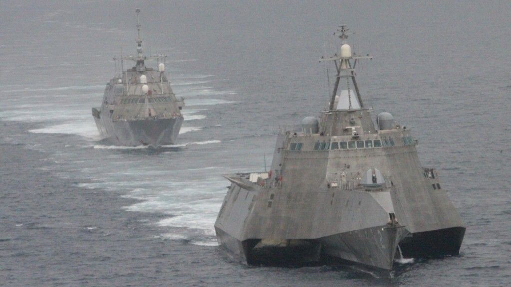 Okręty LCS, szczególnie trójkadłubowe są zbyt duże by korzystać z mniejszych portów– fot. US Navy