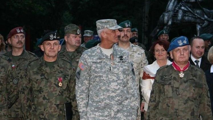 Odznaczeni generałowie wraz z generałem Hertlingiem - fot. Ministerstwo Obrony Narodowej