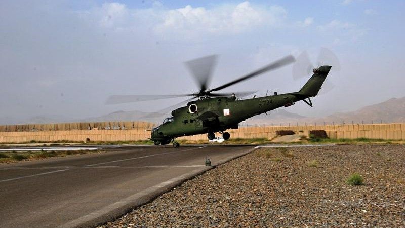 Startujący w Afganistanie śmigłowiec szturmowy Mi-24 - fot. Dominika Karasek