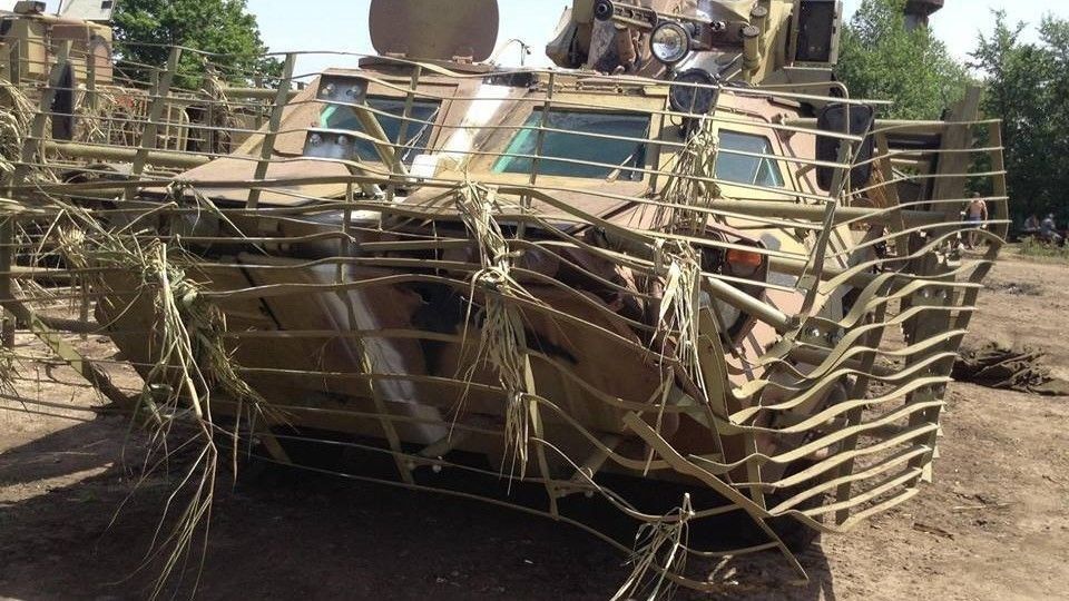 Transportery opancerzone BTR-4 ukraińskiej Gwardii Narodowej wykazują się dużą odpornością na ostrzał broni strzeleckiej i granatników przeciwpancernych. Fot. Euromajdanpr
