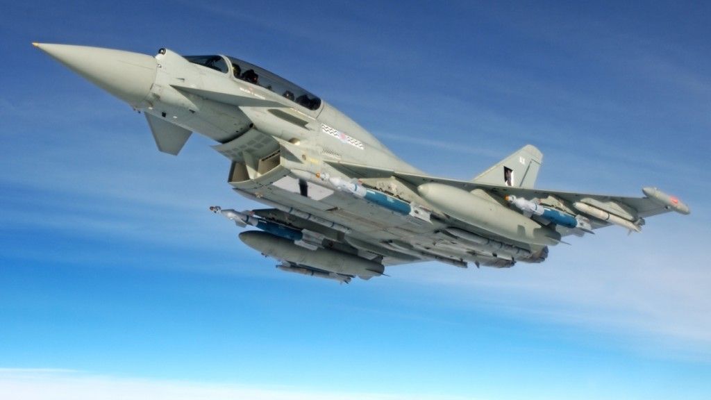 Brytyjczycy oferują Indiom samoloty wielozadaniowe typu Eurofighter Typhoon. Do ich pozyskania przekonywał między innymi szef brytyjskiego MSZ William Hague. Fot. Eurofighter-Jamie Hunter.