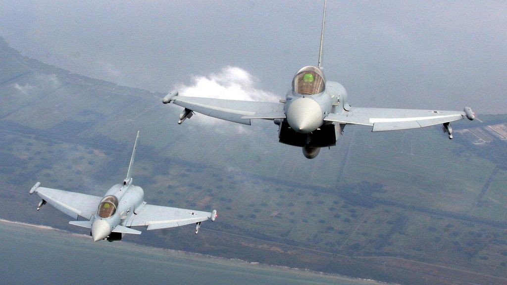 Niemcy zdecydowali o wydzieleniu myśliwców Eurofighter do ochrony przestrzeni powietrznej krajów bałtyckich, ale według dostępnych informacji nie będą one przenosić uzbrojenia. Fot. Bundeswehr/Bicker.