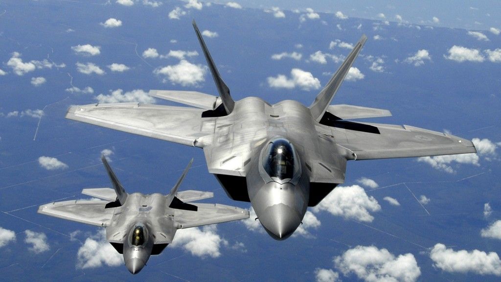 Wprowadzenie w 2013 roku automatycznych cięć budżetowych zmusiło amerykańskie siły zbrojne m.in. do uziemienia części myśliwców F-22 Raptor. Fot. Senior Master Sgt. Thomas Meneguin/USAF.