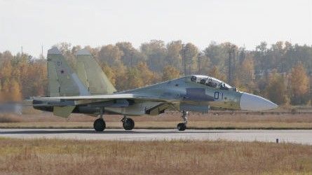 Pierwszy egzemplarz wielozadaniowego samolotu bojowego Su-30SM po dziewiczym locie - fot. Irkut