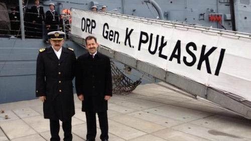 Ambasador USA Stephen Mull przed okrętem ORP K. Pułaski - fot. http://poland.usembassy.gov/