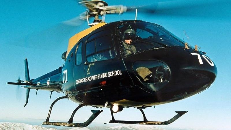 Brytyjczycy szukają następcy dla szkolnych AS350 B3 Squirrel HT1 (na zdjęciu) - fot. Crown Copyright