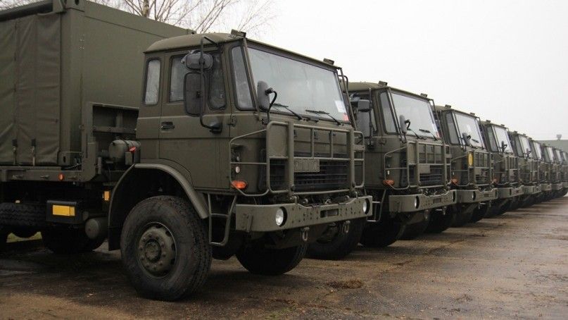 Ex-holenderskie ciężarówki po dostawie na Litwę - fot. Ministerstwo Obrony Litwy