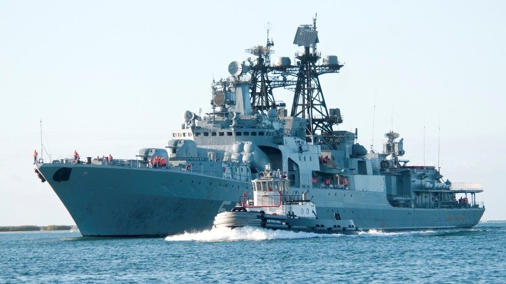 Na czele rosyjskiego zespołu znajduje się niszczyciel projektu 1155 - fot. US Navy