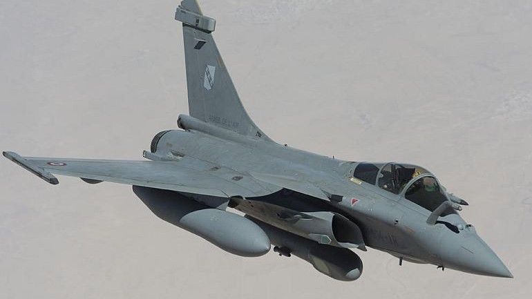 Samolot Dassault Rafale z zasobnikiem rozpoznawczym Reco NG nad Irakiem -fot.  Ministère de la Défense