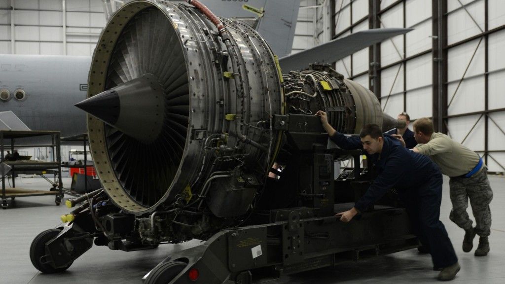 Pentagon chce przeznaczyć miliard na oszczędne silniki lotnicze - fot. USAF