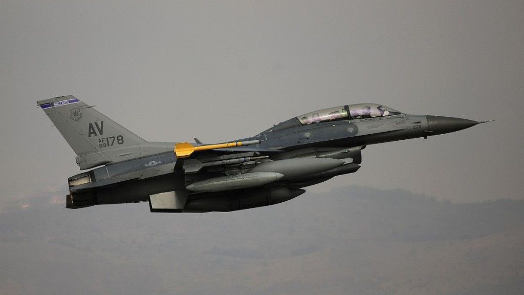Myśliwiec F-16D Falcon należący do 31st Fighter Wing z bazy lotniczej Aviano - fot. USAF