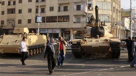 Czołgi na ulicach Kairu - fot.  REUTERS/Asmaa Waguih