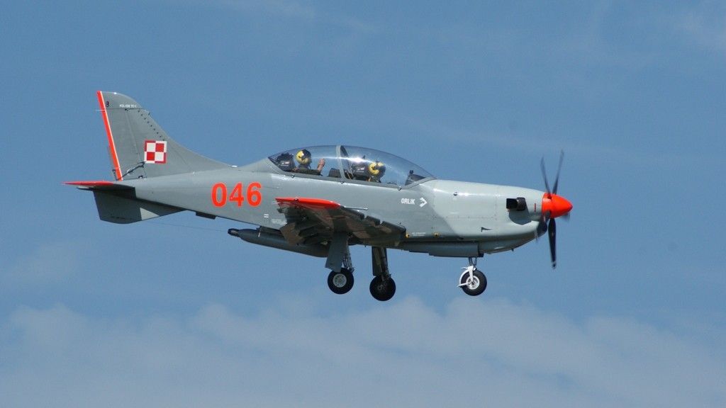 Bohater wczorajszego wydarzenia, samolot szkolno-treningowy PZL-130 Orlik nr 046 sfotografowany w czasie udanego lądowania w czasie pokazów lotniczych w Radomiu w 2009 roku - fot. Łukasz Pacholski