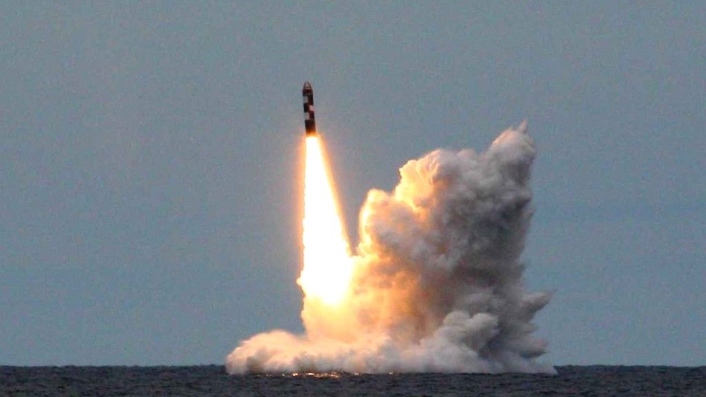 W 2013 r. z rosyjskich okrętów podwodnych zostaną odpalone ćwiczebnie maksymalnie dwie Buławy  (militaryphotos.com)
