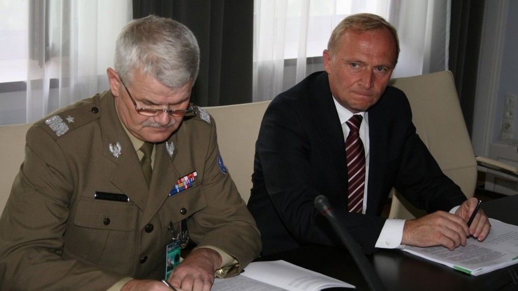 Gen. Franciszek Kochanowski i min. Mroczek podczas posiedzenia sejmowej KON - fot. MON.