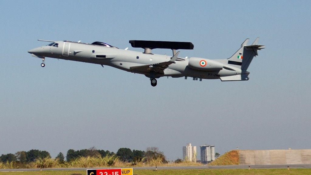 Pierwszy hinduski egzemplarz samolotu wczesnego ostrzegania i dowodzenia EMB-145 - fot. Embraer