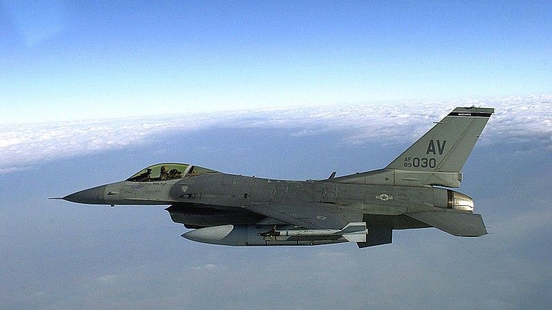 F-16C podczas lotu treningowego. Fot. US Air Force