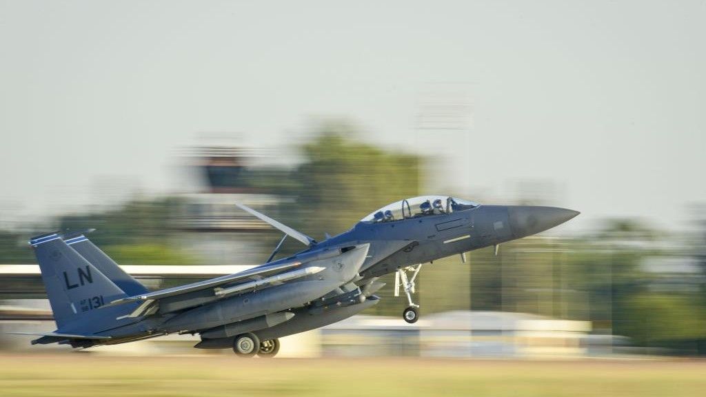 Amerykański samolot F-15 lądujący w bazie Incirlik – fot. USAF