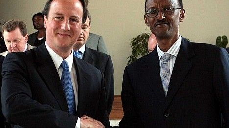 David Cameron i prezydent Rwandy Paul Kagame, kiedyś popierany przez Zachód, dziś oskarżany o łamanie praw człowieka - fot. PA