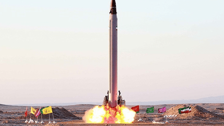 Odpalenie irańskiej rakiety Emad. Fot. Tasnim news/Wikimedia Commons/CC BY 4.0