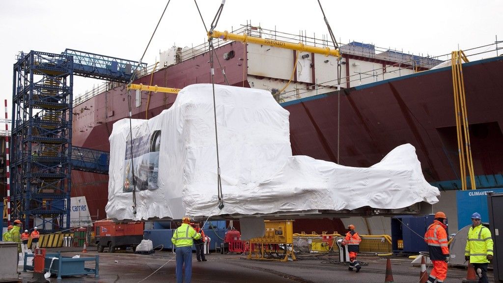 Pierwsza turbina MT30 jest już na pokładzie lotniskowca HMS Queen Elizabeth - fot. Rolls-Royce