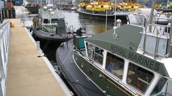Dwa kutry typu Island zostały dostarczone brytyjskiej piechocie morskiej do ochrony bazy Clyde (Internet)