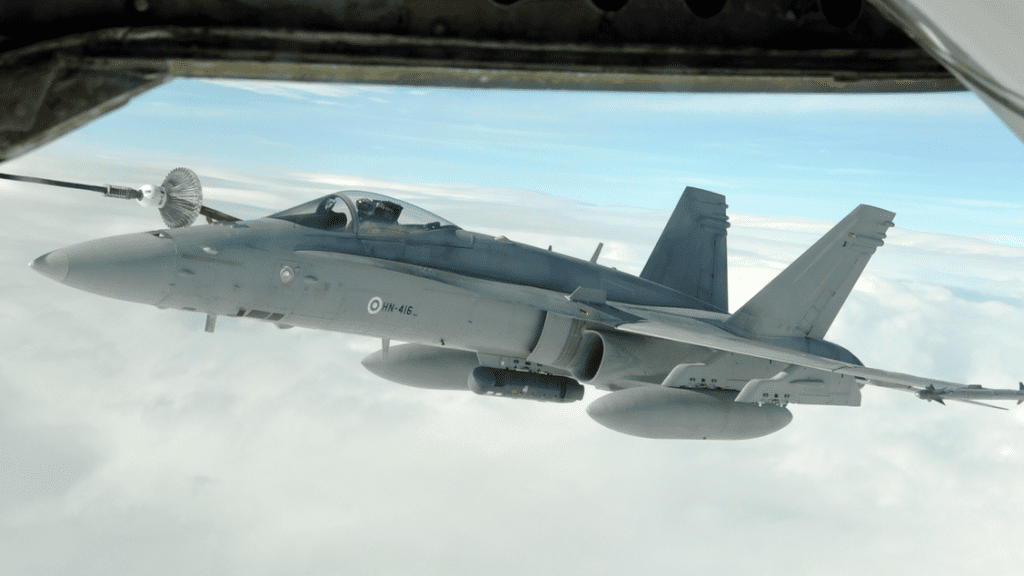 Fot. Spółka Patria podpisała kontrakt na wsparcie eksploatacji fińskich myśliwców F/A-18 Hornet oraz śmigłowców wielozadaniowych NH-90. Fot.  1st Lt. Christopher Mesnard/USAF