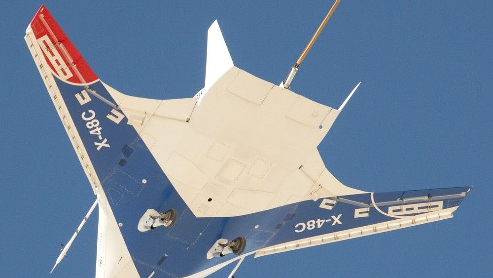 Samolot eksperymentalny X-48C zakończył pierwszą serię testów w locie - fot. NASA