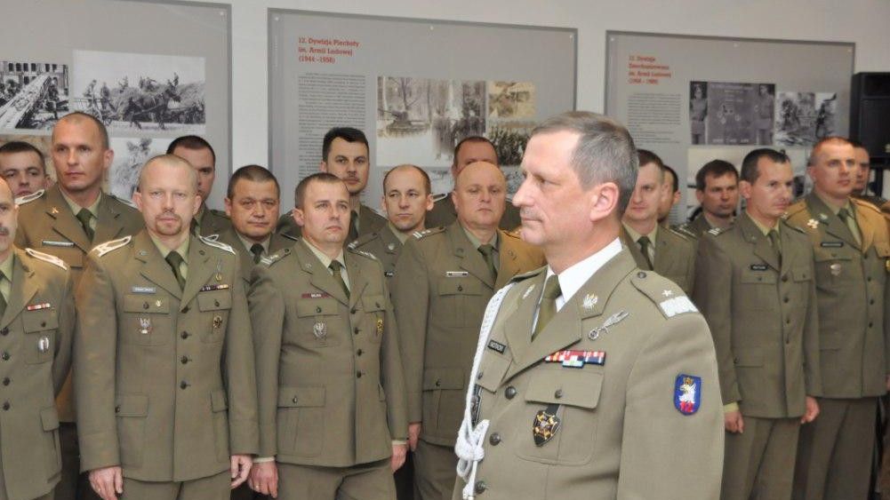 Gen. Krzysztof Motacki podczas pożegnania w 12 Szczecińskiej Dywizji Zmechanizowanej. Fot. http://12sdz.wp.mil.pl/