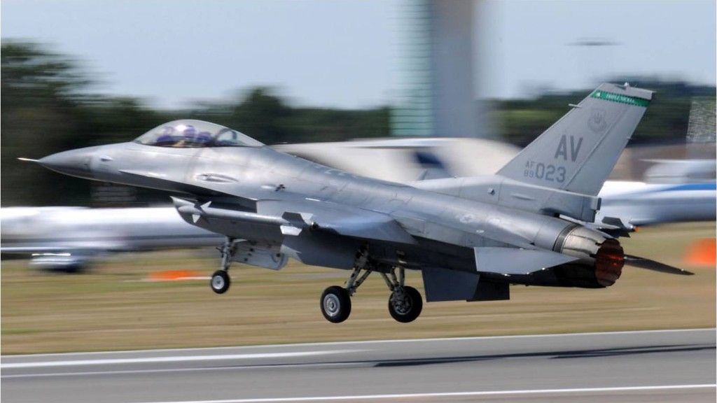 Nad Morzem Adriatyckim rozbił się F-16, los pilota jest nieznany - fot. USAF