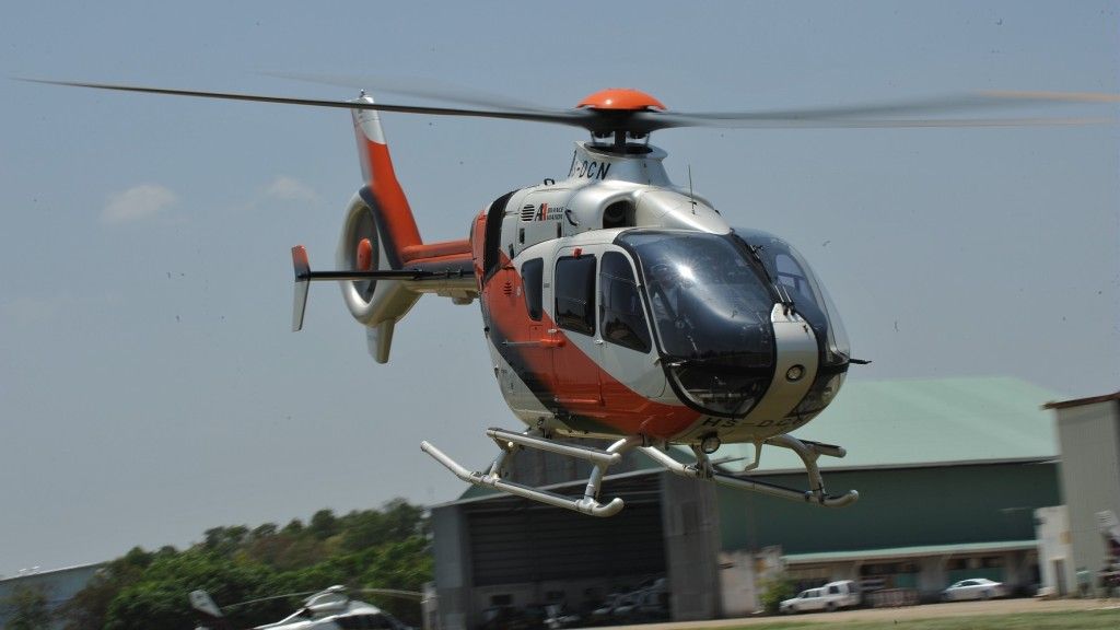 Hiszpania zatwierdziła zakup 8 śmigłowców EC 135– fot. Eurocopter