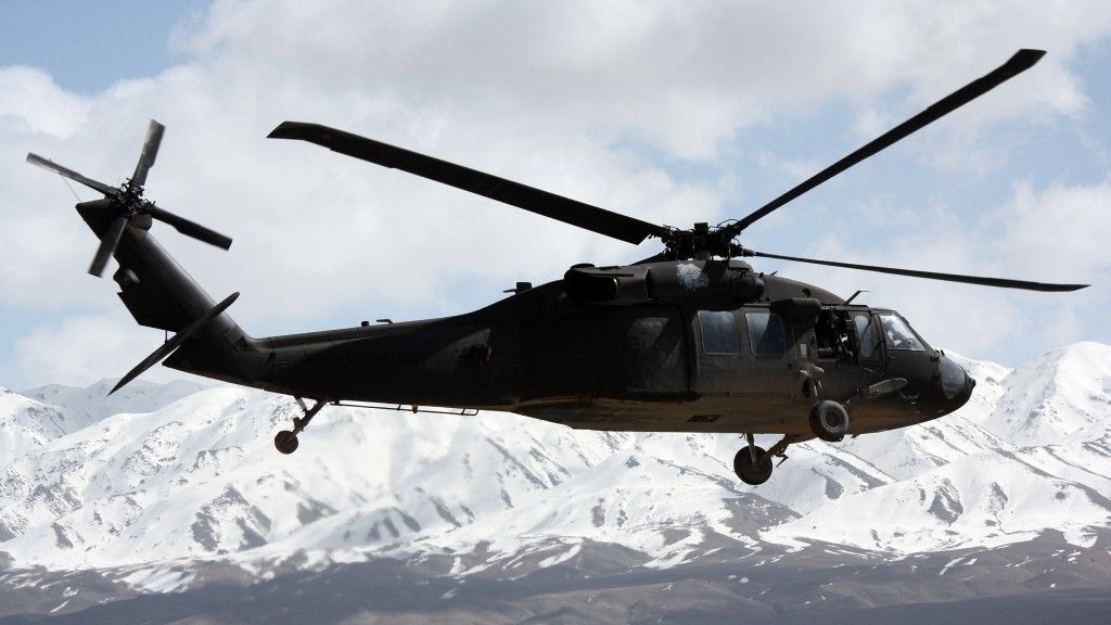 W ramach podpisanego kontraktu lotnictwo US Army otrzyma kolejnych 13 śmigłowców wielozadaniowych Black Hawk w najnowszej odmianie UH-60M. Fot. US Army.