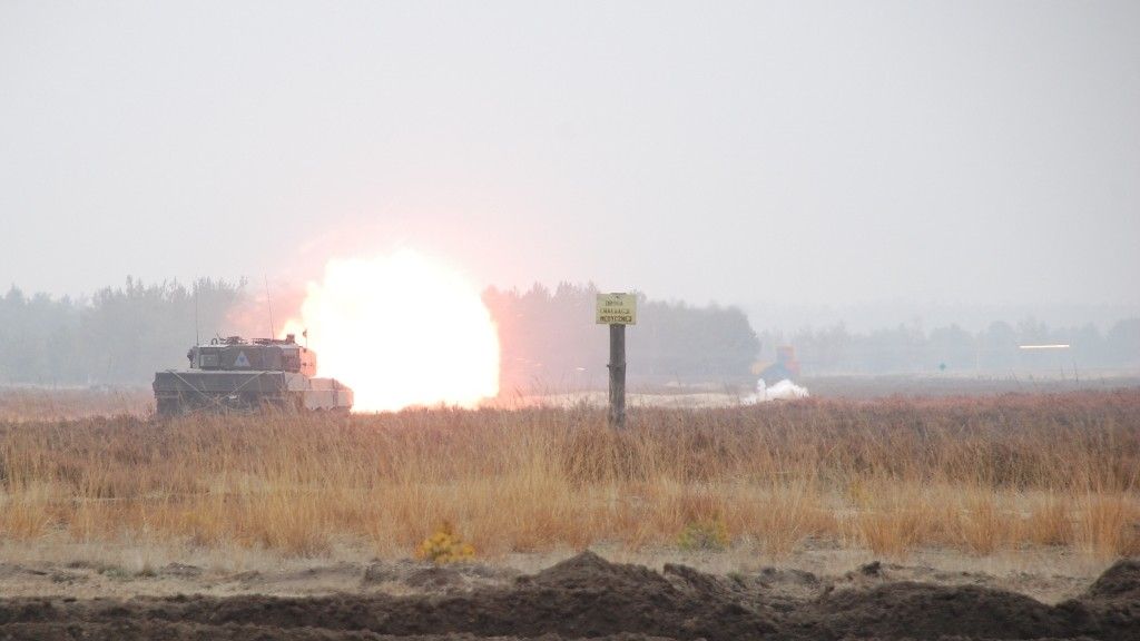 Strzelający Leopard 2A4 - fot. Katarzyna Przepióra