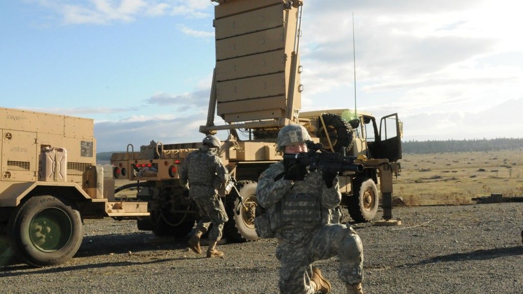 Amerykanie rozpoczęli dostawy radarów artyleryjskich na Ukrainę. Na zdjęciu stacja typu EQ-36. Fot. Sgt. Austan R. Owen/US Army.