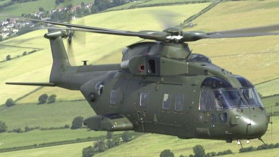 Umowa serwisowa śmigłowców Marlin i Apache będzie tańsza o 300 milionów funtów – fot. RAF