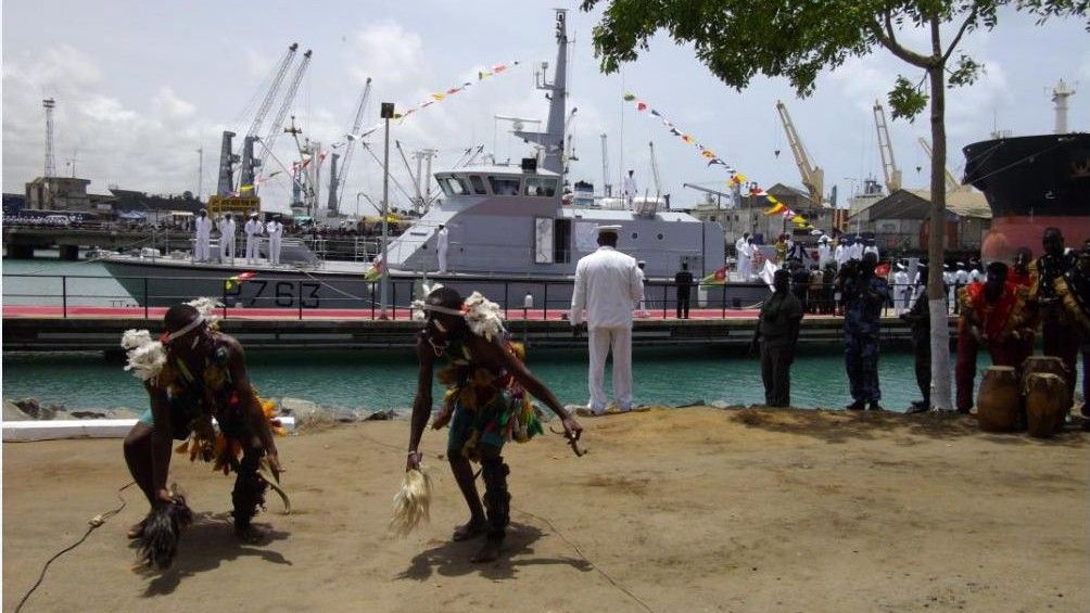 Ceremonia chrztu pierwszego okręty RPB-33 w Togo – fot. www.ambafrance-tg.org