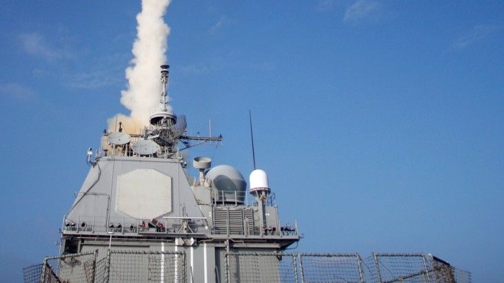 Krążownik USS „Lake Erie” zestrzelił cel imitujący rakietę balistyczną wykorzystując do tego dane z systemu satelitarnego STSS-D- fot. US Navy