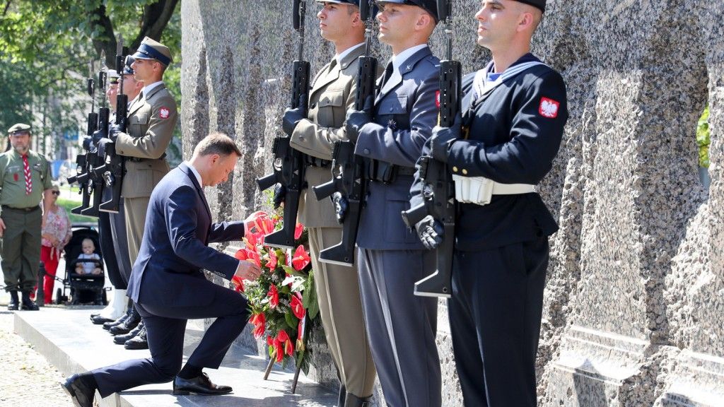 Prezydent Andrzej Duda przed Pomnikiem Ofiar Rzezi Woli, fot. Maciej Biedrzycki/KPRP