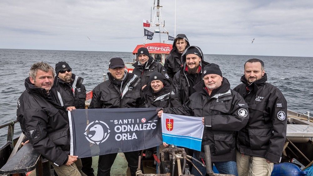Członkowie ekspedycji gotowi do poszukiwania okrętu podwodnego ORP „Orzeł” – fot. Fundacja „Odnaleźć Orła”