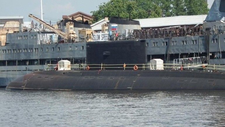Okręt podwodny proj. 636 w stoczni Admiralicji. Fot. A. Nitka