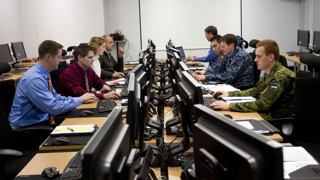 Ćwiczenie NATO z zakresu cyberbezpieczeństwa Cyber Coalition 2013. Fot. Ardi Hallismaa/Estonian Defence Forces (mil.ee)