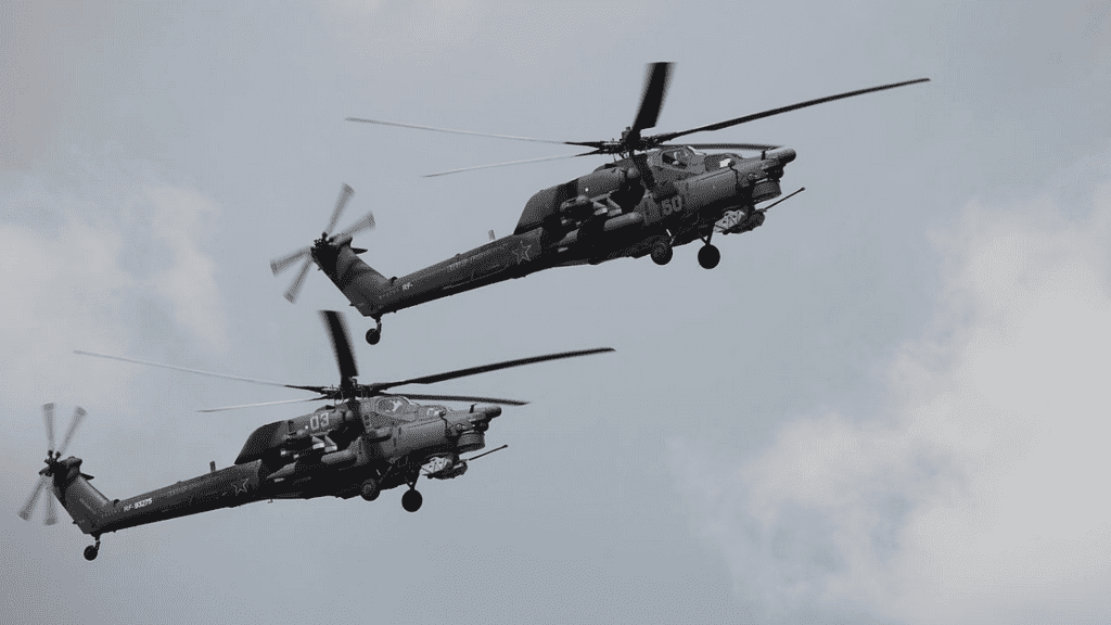 Śmigłowce Mi-28N należące do zespołu akrobacyjnego "Berkuty". Fot. Vitaly V. Kuzmin/Wikipedia/CC 3.0.