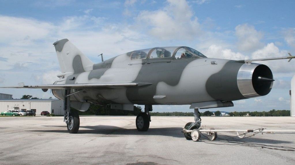 Polski MiG-21 UM w barwach Draken International. - fot. Draken