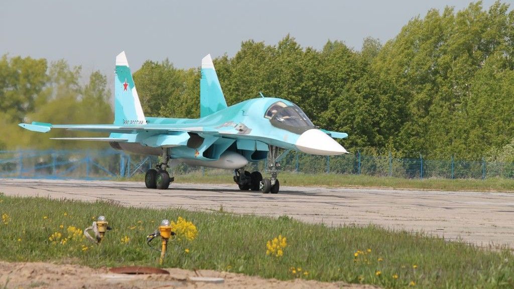 Suchoj rozpoczął dostawy samolotów Su-34 w ramach zamówienia, zgodnie z którym dostarczonych zostanie 92 maszyn tego typu. Łącznie siły powietrzne Rosji będą docelowo mieć na wyposażeniu ponad 120 samolotów Su-34. Fot. Suchoj.